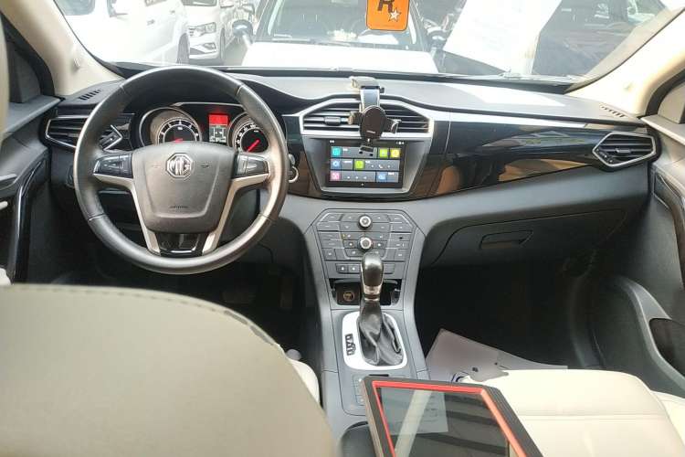 Used MG GS 2015 2.0TGI TST Luxury Edition Center Console