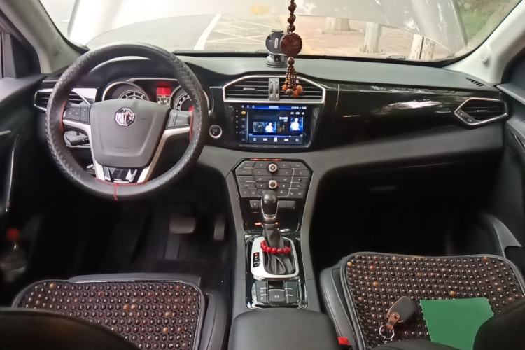 Used MG GS 2015 1.5TGI TST Luxury Edition Center Console