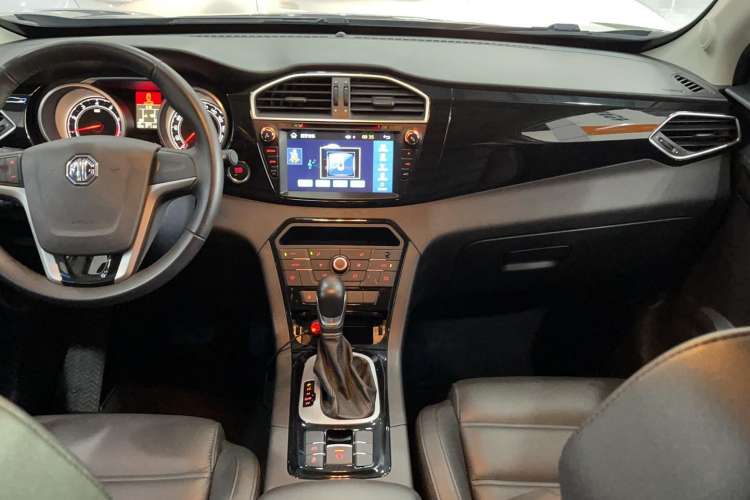 Used MG GS 2015 1.5TGI TST Luxury Edition Center Console