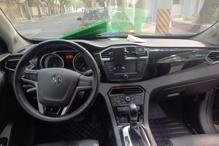 Used MG GS 2015 2.0TGI TST Luxury Edition Center Console
