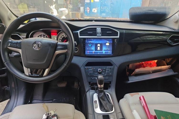 Used MG GS 2015 1.5TGI TST Luxury Edition Center Console