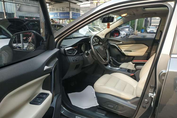 Used MG GS 2015 2.0TGI TST Luxury Edition Driver Seat