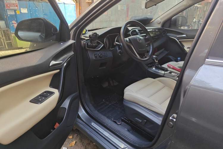 Used MG GS 2015 1.5TGI TST Luxury Edition Driver Seat