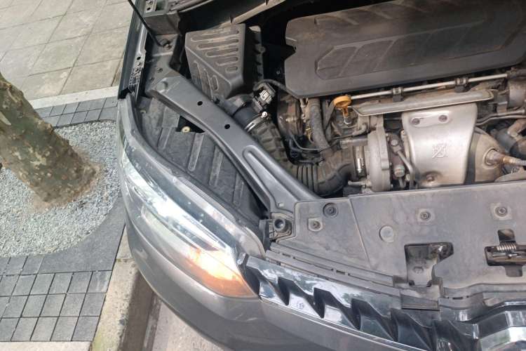 Used MG GS 2015 2.0TGI TST Luxury Edition Engine Bay Right