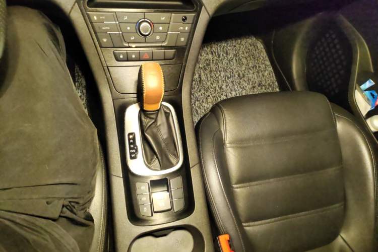 Used MG GS 2015 2.0TGI TST Luxury Edition Gear Lever