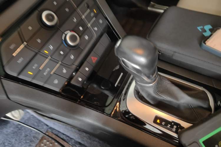 Used MG GS 2015 2.0TGI TST Four-Wheel Drive Flagship Edition Gear Lever