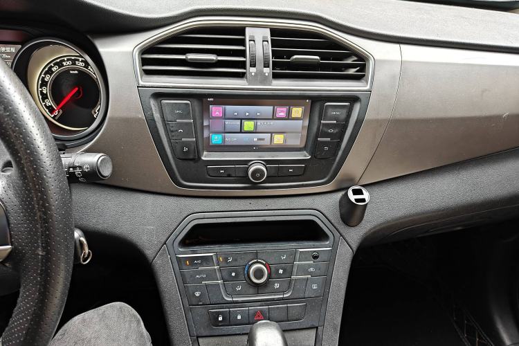 Used MG GS 2015 1.5TGI TST Elite Edition Interior 2