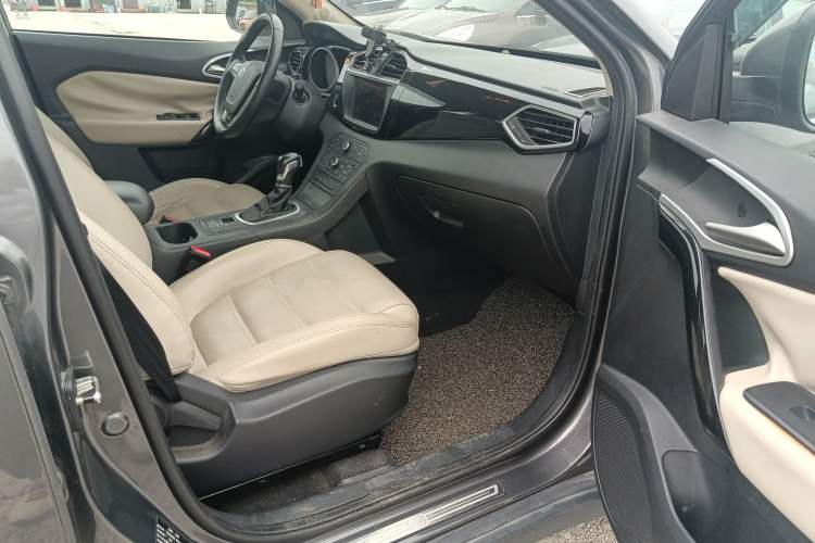 Used MG GS 2015 2.0TGI TST Luxury Edition Interior 4