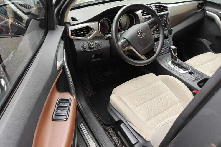 Used MG GS 2015 1.5TGI TST Elite Edition Interior 5