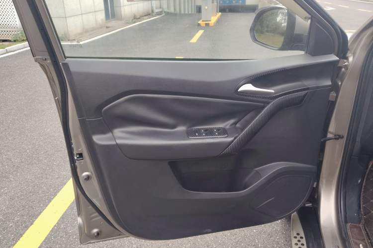 Used MG GS 2015 1.5TGI TST Luxury Edition Interior 9