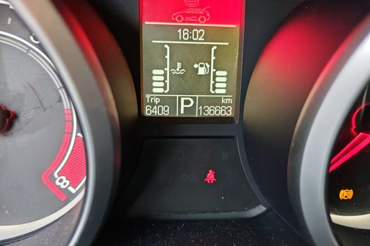 Used MG GS 2015 1.5TGI TST Elite Edition Odometer Close Up