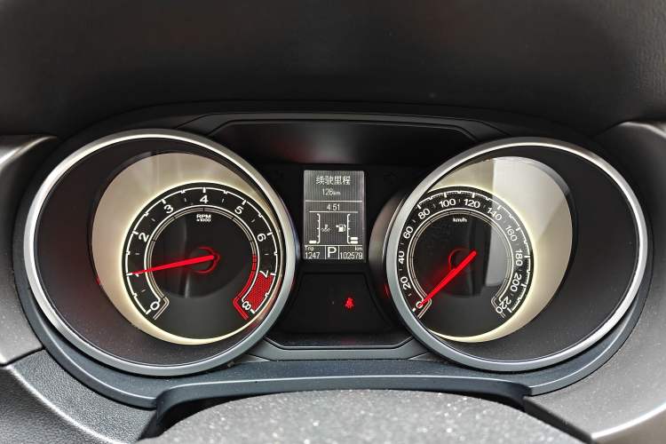 Used MG GS 2015 1.5TGI TST Elite Edition Odometer Close Up