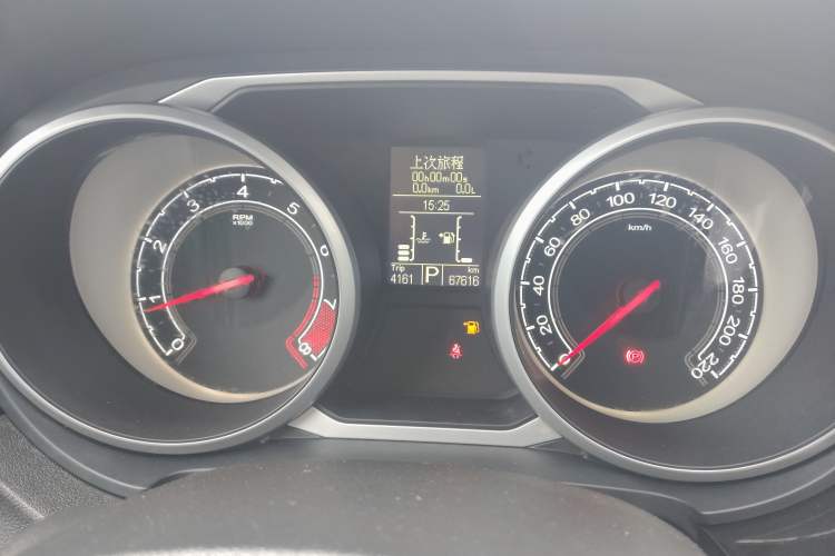 Used MG GS 2015 1.5TGI TST Luxury Edition Odometer Close Up
