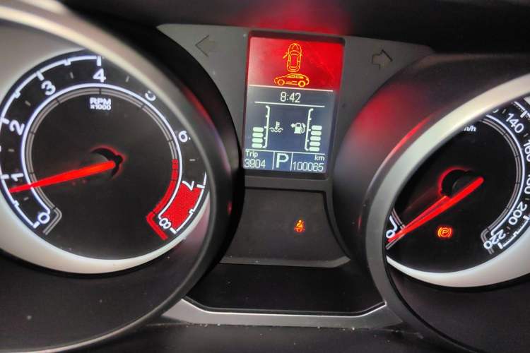 Used MG GS 2015 1.5TGI TST Luxury Edition Odometer Close Up