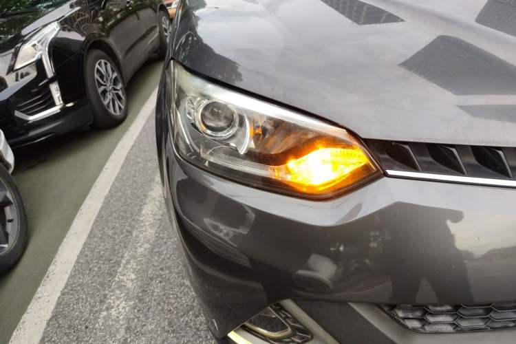 Used MG GS 2015 1.5TGI TST Luxury Edition Right Front Headlight