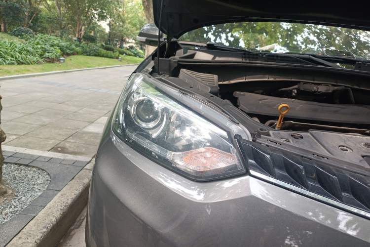 Used MG GS 2015 2.0TGI TST Luxury Edition Right Front Headlight