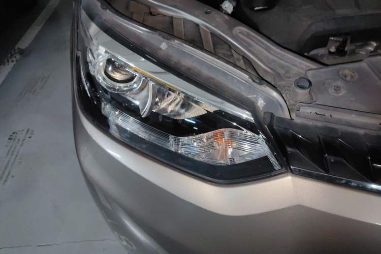 Used MG GS 2015 1.5TGI TST Luxury Edition Right Front Headlight