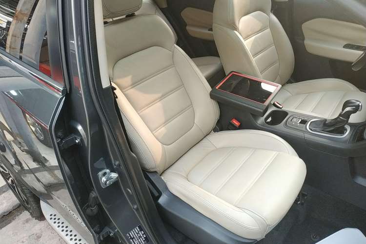 Used MG GS 2015 2.0TGI TST Luxury Edition Right Front Seat
