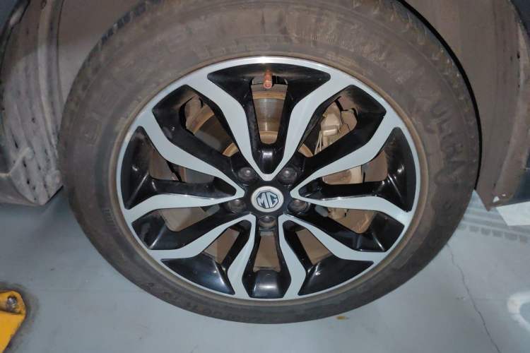 Used MG GS 2015 1.5TGI TST Luxury Edition Right Front Wheel Hub