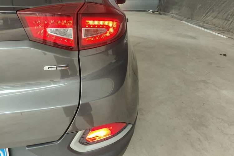 Used MG GS 2015 2.0TGI TST Four-Wheel Drive Flagship Edition Right Rear Taillight