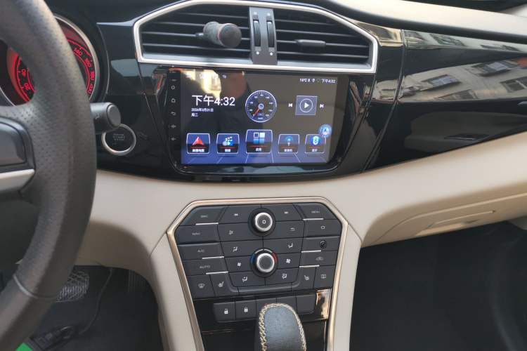 Used MG GS 2015 1.5TGI TST Luxury Edition Audio And AC Panel