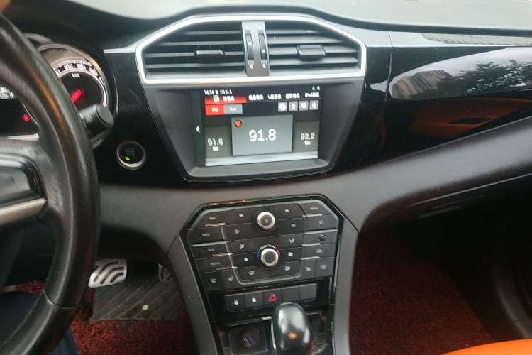 Used MG GS 2015 2.0TGI TST Four-Wheel Drive Flagship Edition Audio And AC Panel