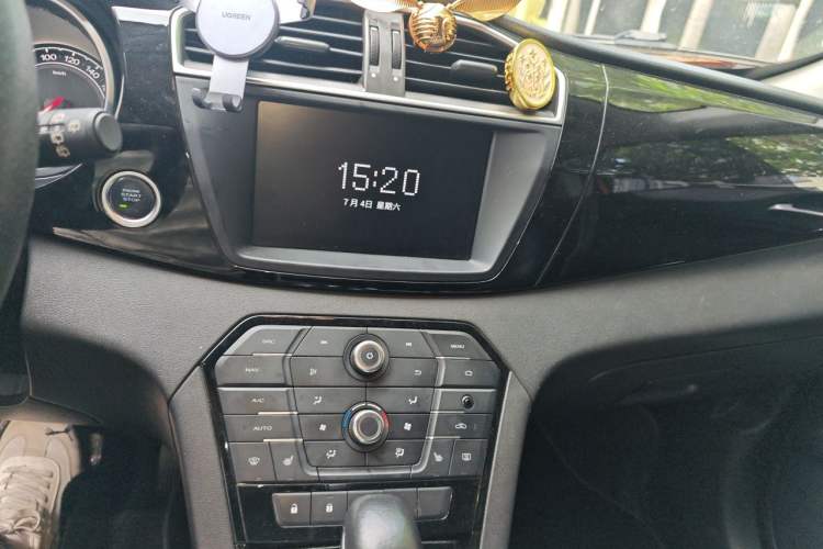 Used MG GS 2015 1.5TGI TST Luxury Edition Audio And AC Panel