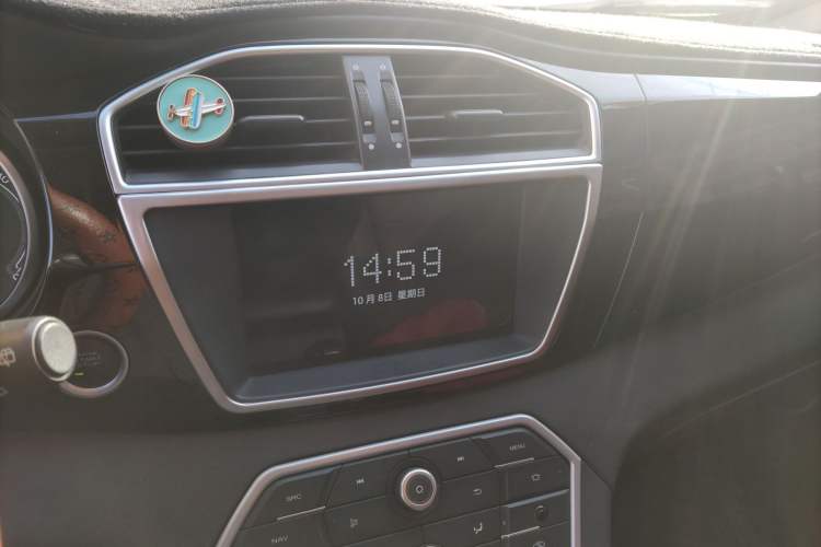 Used MG GS 2015 2.0TGI TST Four-Wheel Drive Flagship Edition Audio And AC Panel