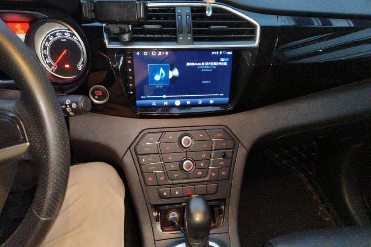Used MG GS 2015 2.0TGI TST Luxury Edition Audio And AC Panel