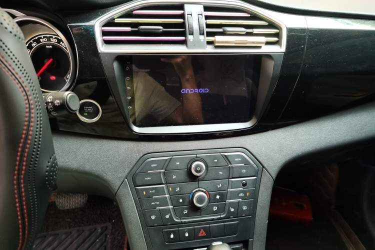 Used MG GS 2015 2.0TGI TST Luxury Edition Audio And AC Panel