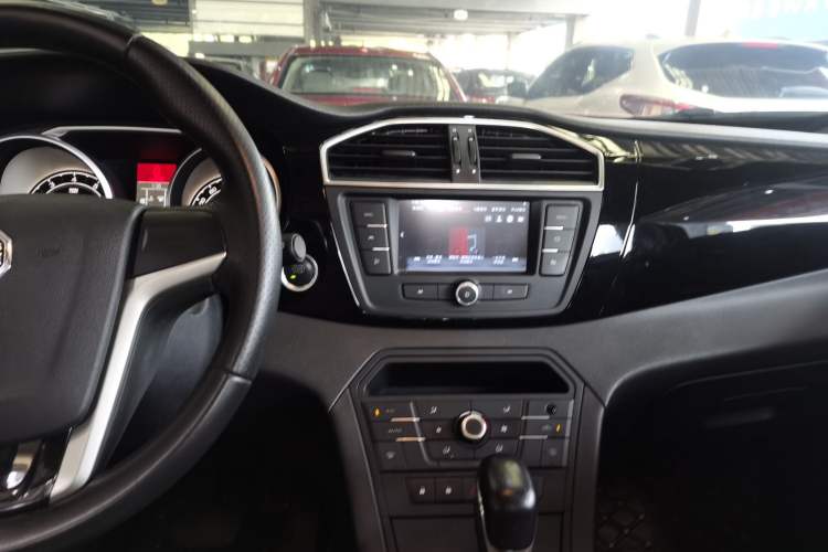 Used MG GS 2015 2.0TGI TST Luxury Edition Audio And AC Panel