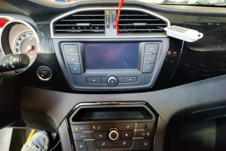 Used MG GS 2015 1.5TGI TST Luxury Edition Audio And AC Panel