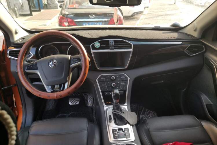 Used MG GS 2015 2.0TGI TST Four-Wheel Drive Flagship Edition Center Console