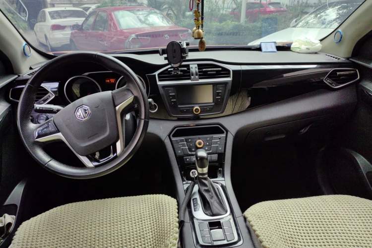Used MG GS 2015 1.5TGI TST Luxury Edition Center Console