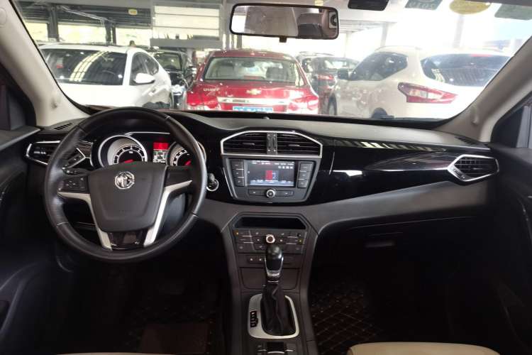 Used MG GS 2015 2.0TGI TST Luxury Edition Center Console