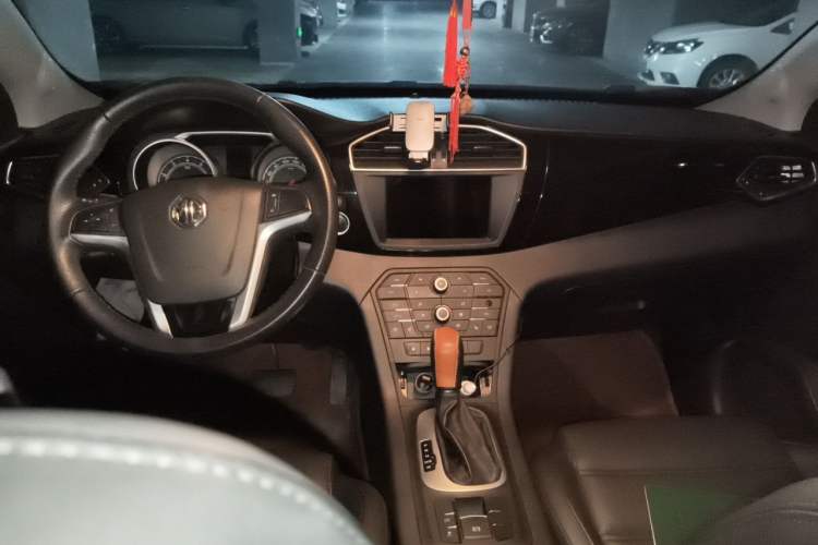 Used MG GS 2015 1.5TGI TST Luxury Edition Center Console