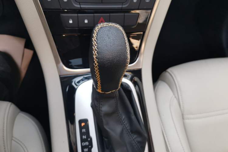 Used MG GS 2015 1.5TGI TST Luxury Edition Gear Lever