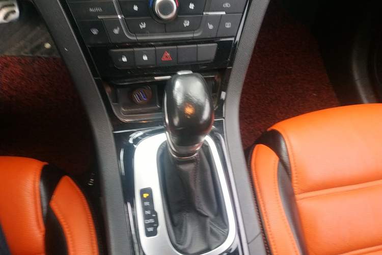 Used MG GS 2015 2.0TGI TST Four-Wheel Drive Flagship Edition Gear Lever
