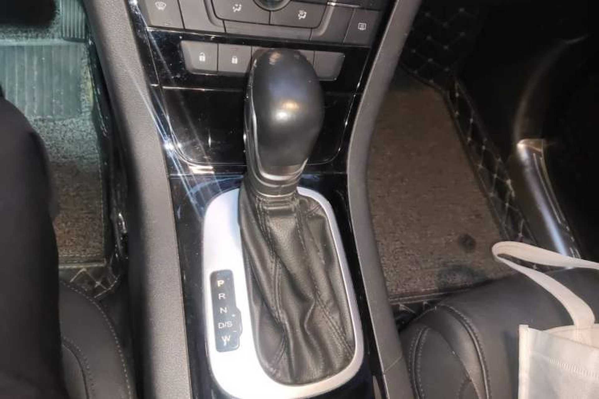 Used MG GS 2015 1.5TGI TST Luxury Edition Gear Lever