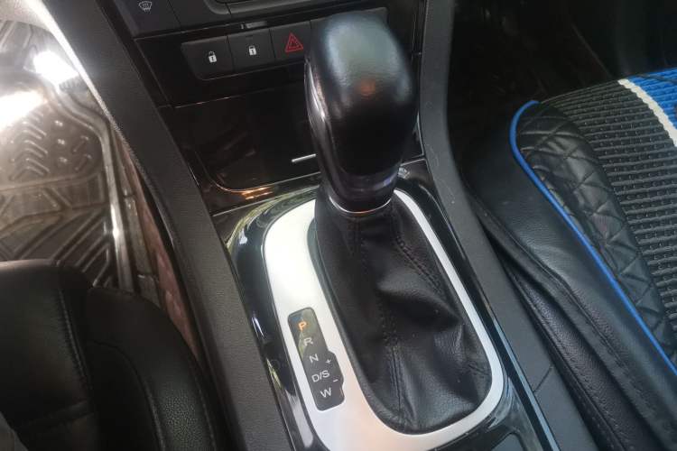 Used MG GS 2015 2.0TGI TST Luxury Edition Gear Lever