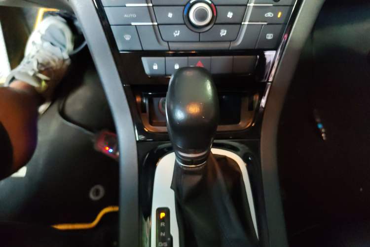 Used MG GS 2015 1.5TGI TST Luxury Edition Gear Lever