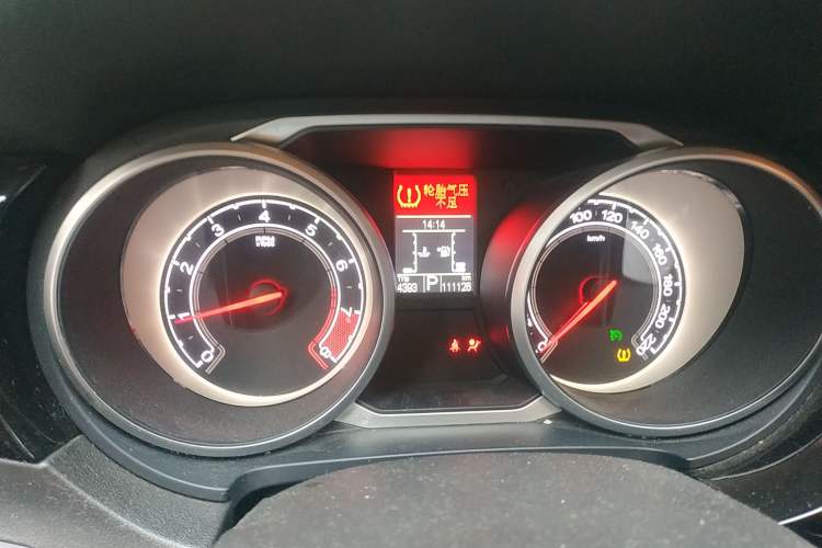 Used MG GS 2015 2.0TGI TST Four-Wheel Drive Flagship Edition Instrument Cluster