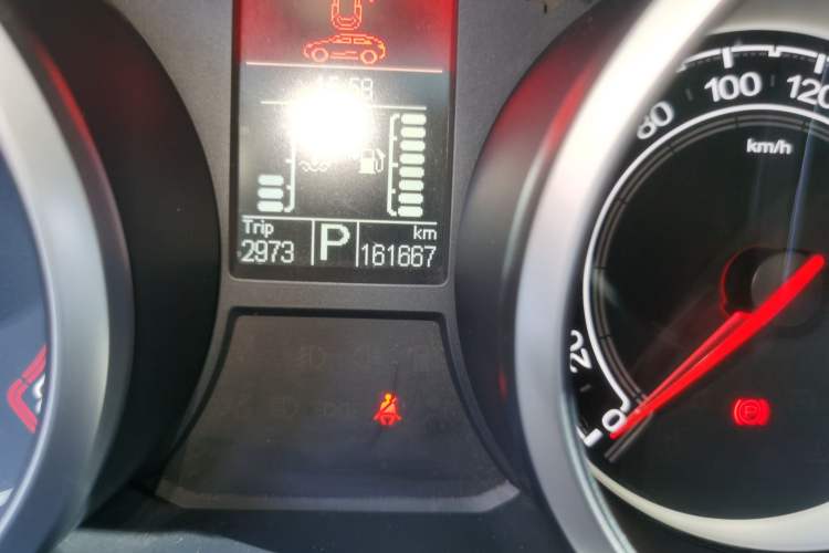 Used MG GS 2015 1.5TGI TST Luxury Edition Odometer Close Up