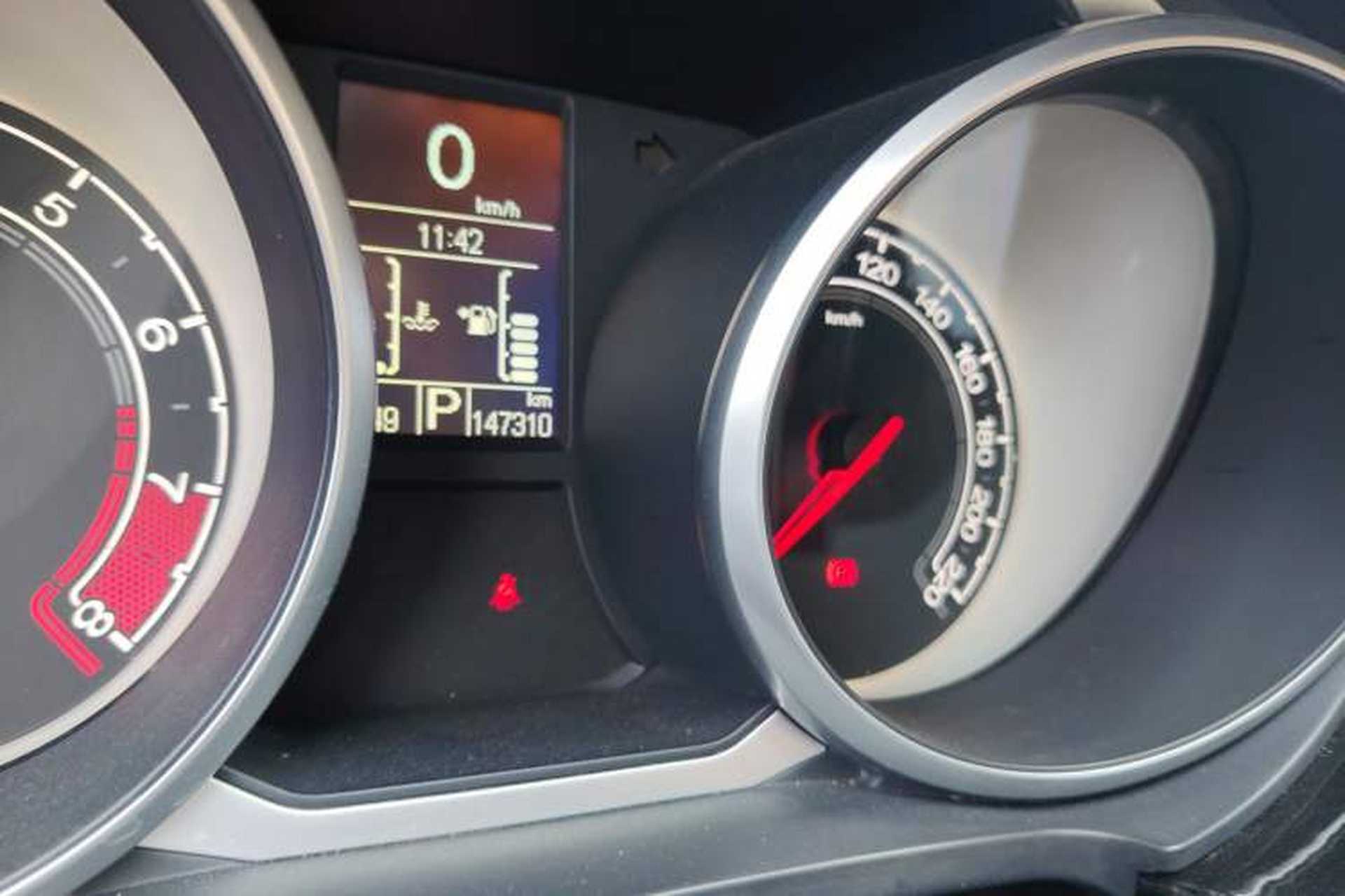 Used MG GS 2015 2.0TGI TST Four-Wheel Drive Flagship Edition Odometer Close Up