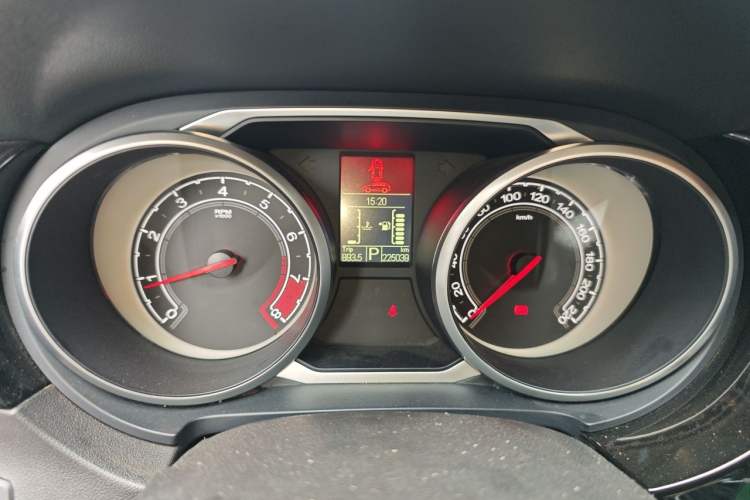 Used MG GS 2015 1.5TGI TST Luxury Edition Odometer Close Up