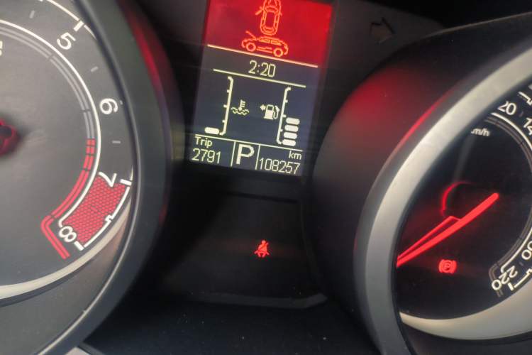 Used MG GS 2015 1.5TGI TST Luxury Edition Odometer Close Up