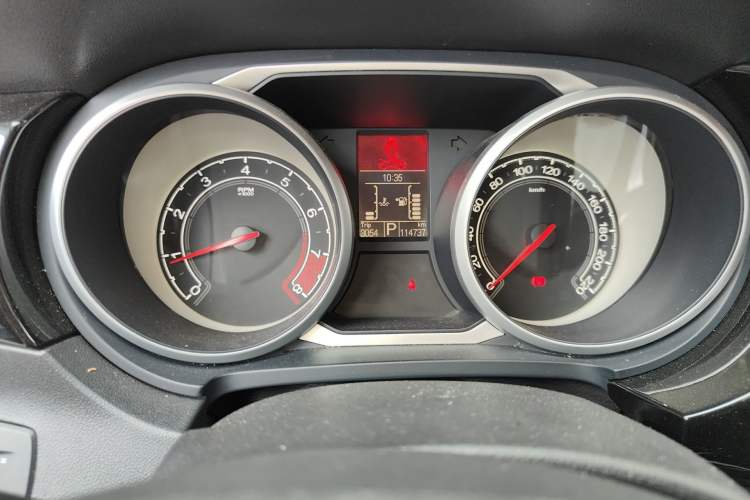 Used MG GS 2015 1.5TGI TST Luxury Edition Odometer Close Up