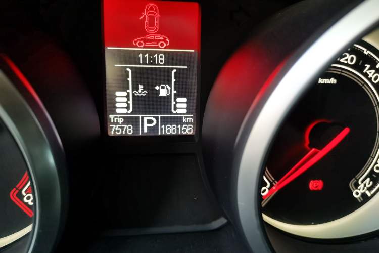 Used MG GS 2015 2.0TGI TST Luxury Edition Odometer Close Up