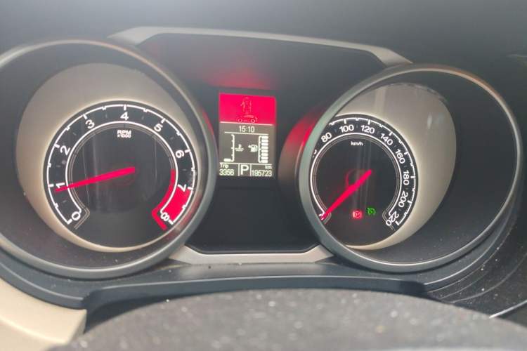 Used MG GS 2015 1.5TGI TST Luxury Edition Odometer Close Up