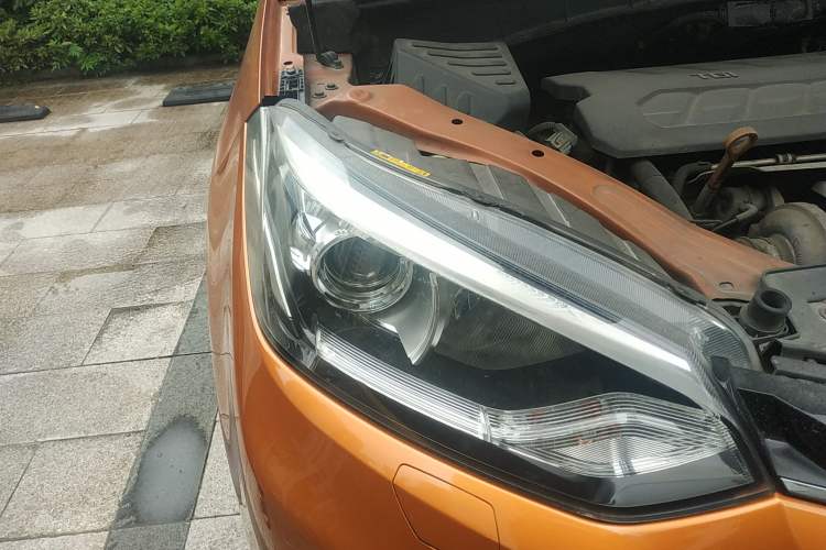 Used MG GS 2015 2.0TGI TST Four-Wheel Drive Flagship Edition Right Front Headlight